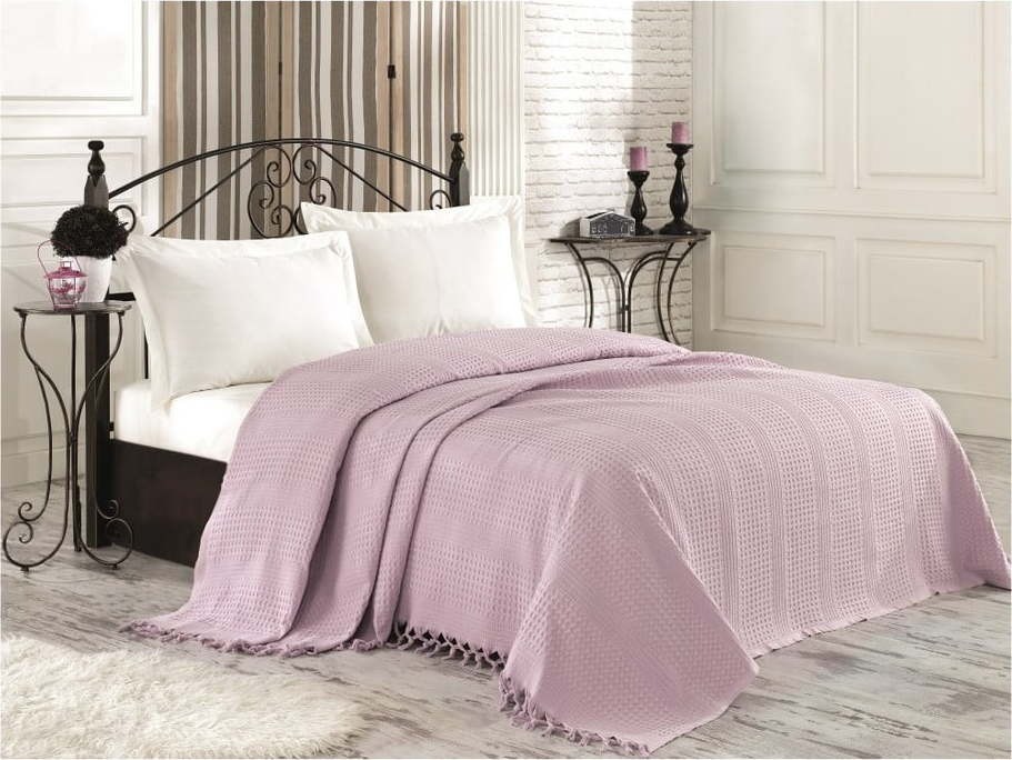 Světle fialový bavlněný přehoz přes postel na dvoulůžko