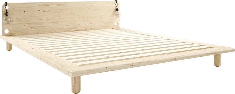 Dvoulůžková postel z masivního dřeva