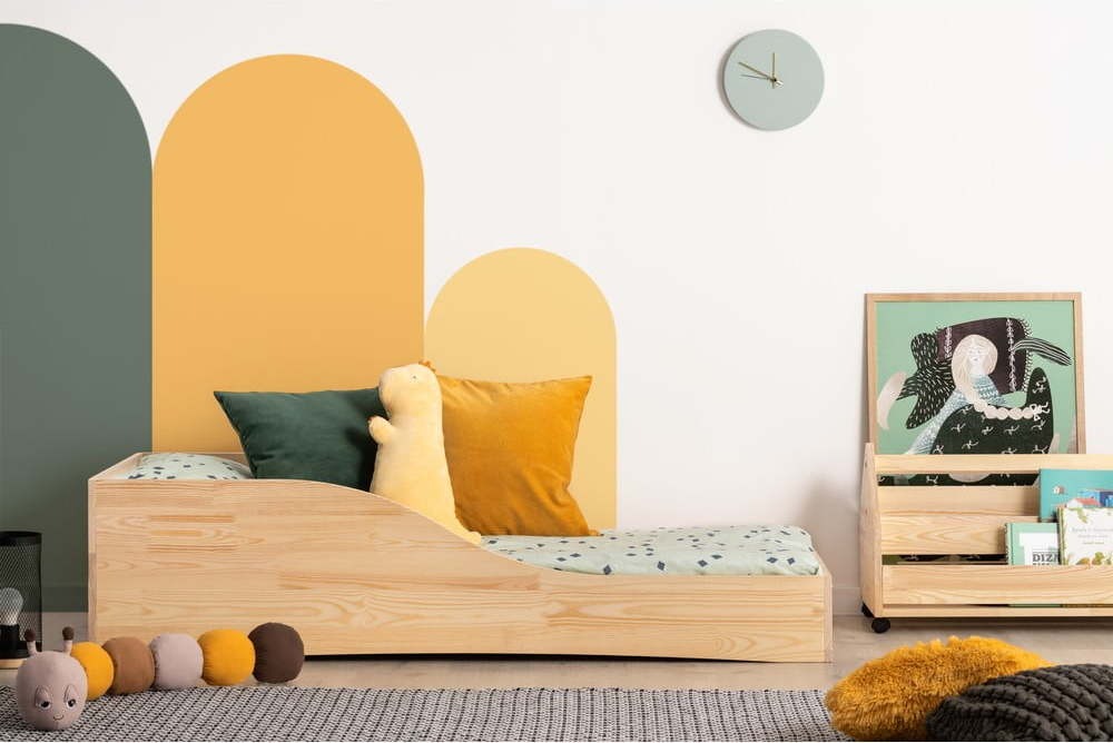 Dětská postel z borovicového dřeva