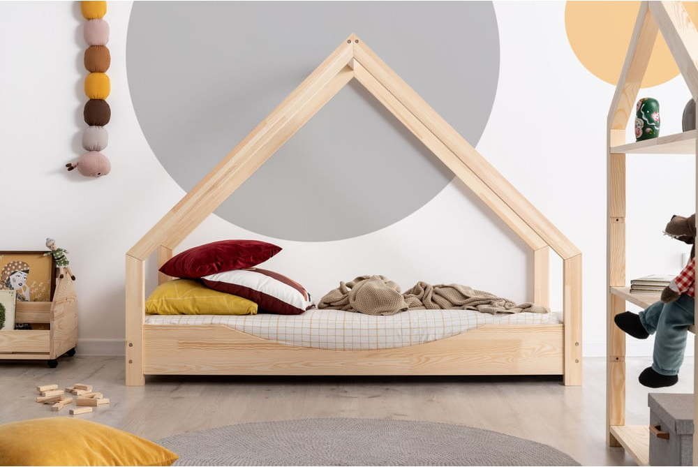 Domečková dětská postel z borovicového dřeva Adeko Loca