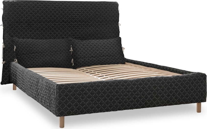 Černá čalouněná dvoulůžková postel s roštem 140x200
