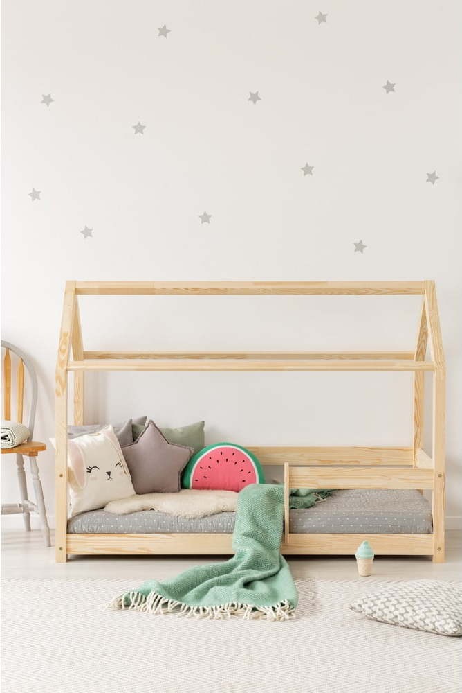 Domečková dětská postel z borovicového dřeva 90x200
