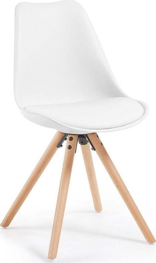 Bílá židle s bukovými nohami