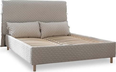 Béžová čalouněná dvoulůžková postel s roštem 140x200